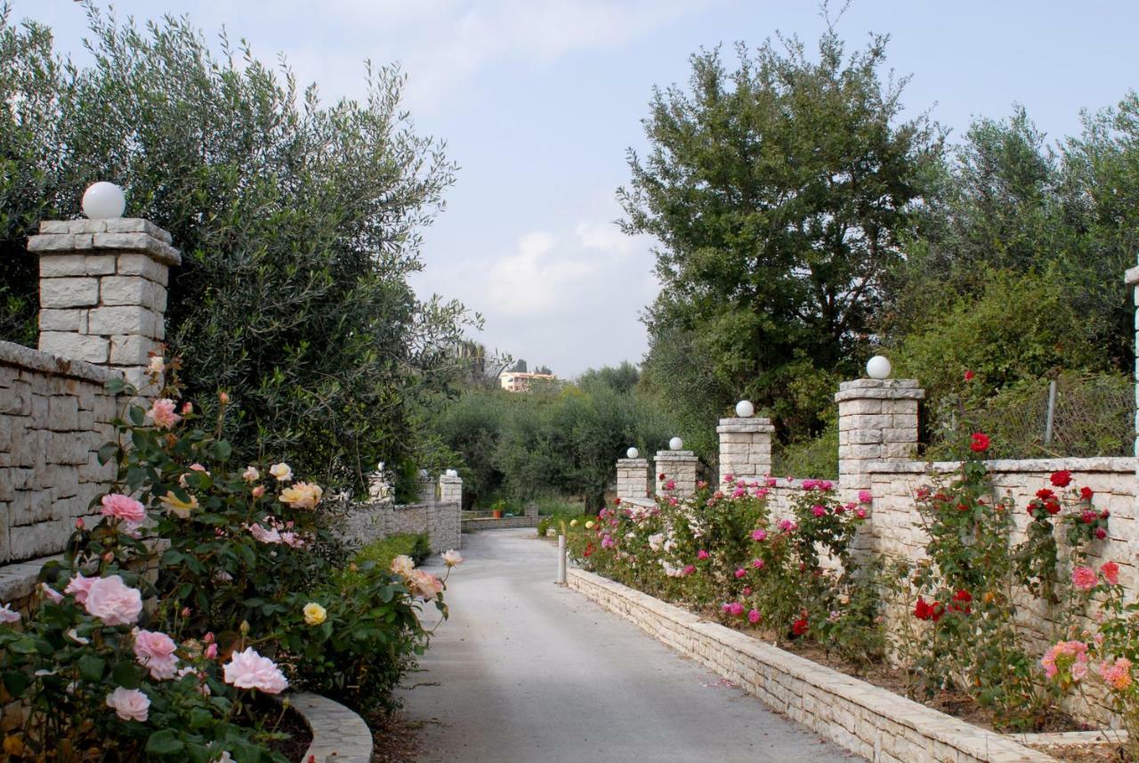 Epavlis Nadine Corfu Villa Gouvia Bagian luar foto