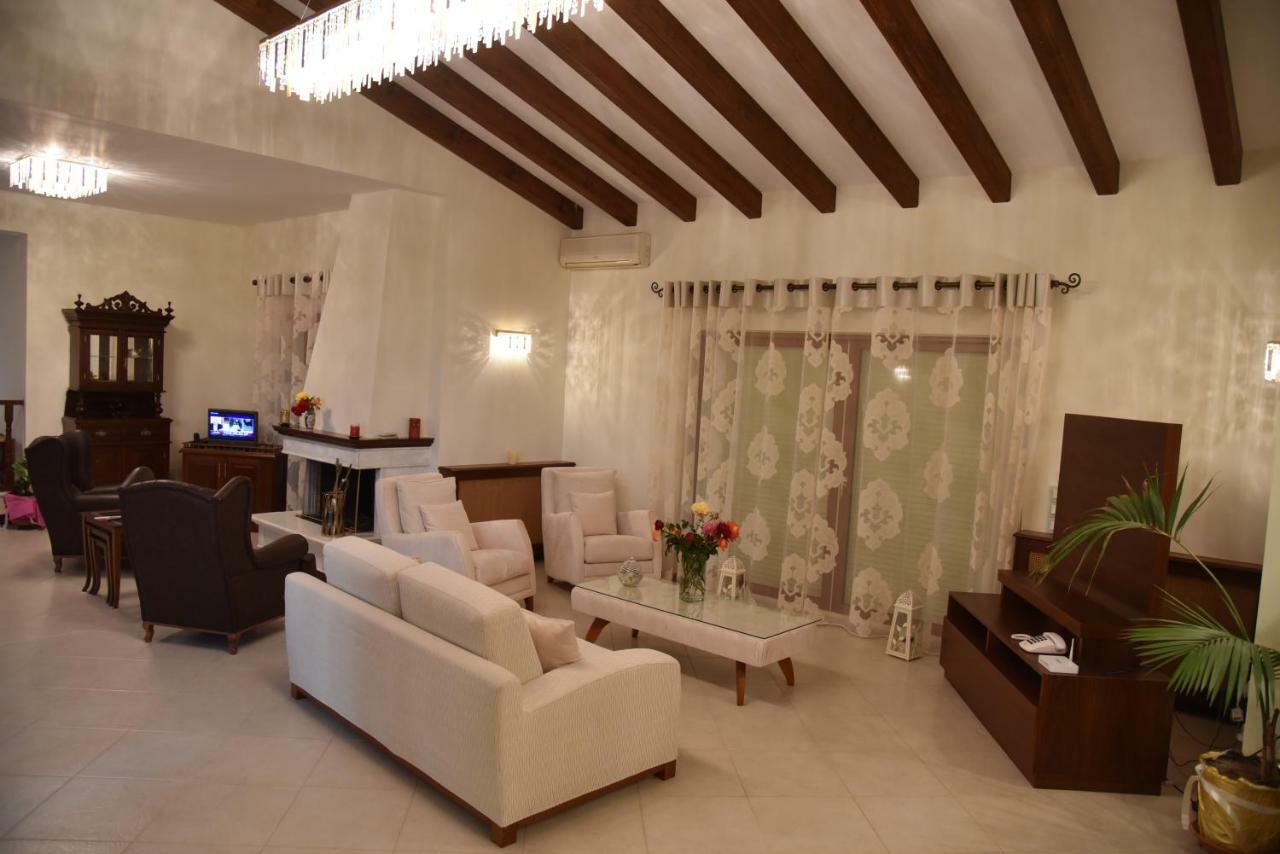 Epavlis Nadine Corfu Villa Gouvia Bagian luar foto
