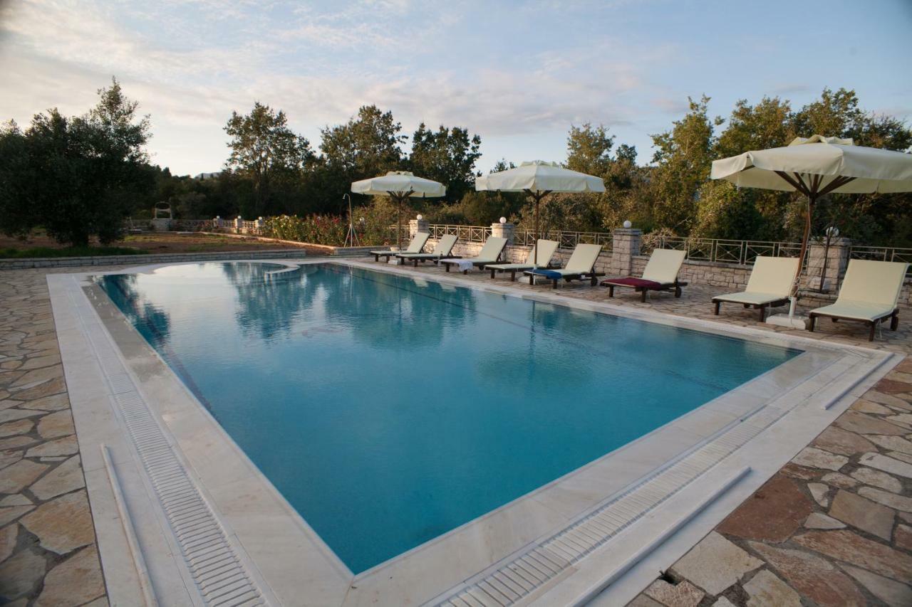 Epavlis Nadine Corfu Villa Gouvia Bagian luar foto