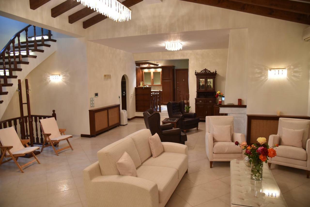 Epavlis Nadine Corfu Villa Gouvia Bagian luar foto